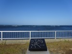 日本の最北端の宗谷岬。稚内市に属する。宗谷海峡はこの宗谷岬と樺太西能登呂岬(サハリン島・クリリオン岬)との間の海峡で、最狭部は約42km。晴れた日で条件がよければ肉眼で島影を拝む