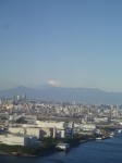 →東京が始めてなら、まだ富士山を見た事が無いでしょう。今に見えるから御覧なさい。あれが日本一の名物だ。あれより外に自慢するものはなにもない。ところがその富士山は天然自然に
